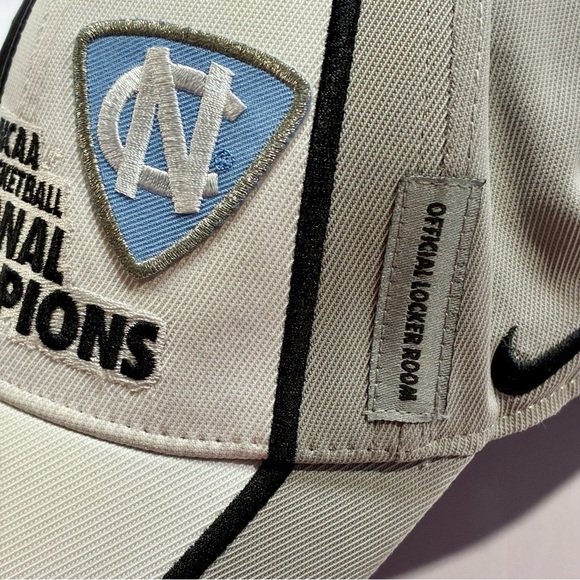 Nike 2009 NCAA UNC Men's Basketball Natl Champions Hat Ofc Locker Room Hat - Picture 5 of 8